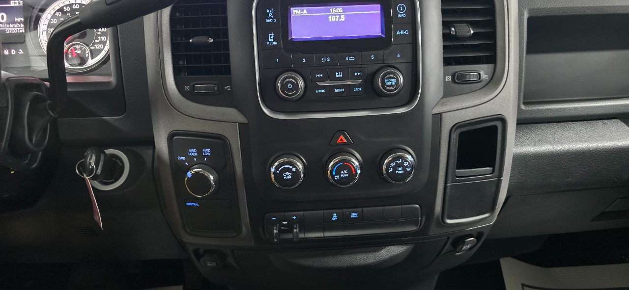 RAM 2500 Tradesman Crew Cab SWB 4WD 2016