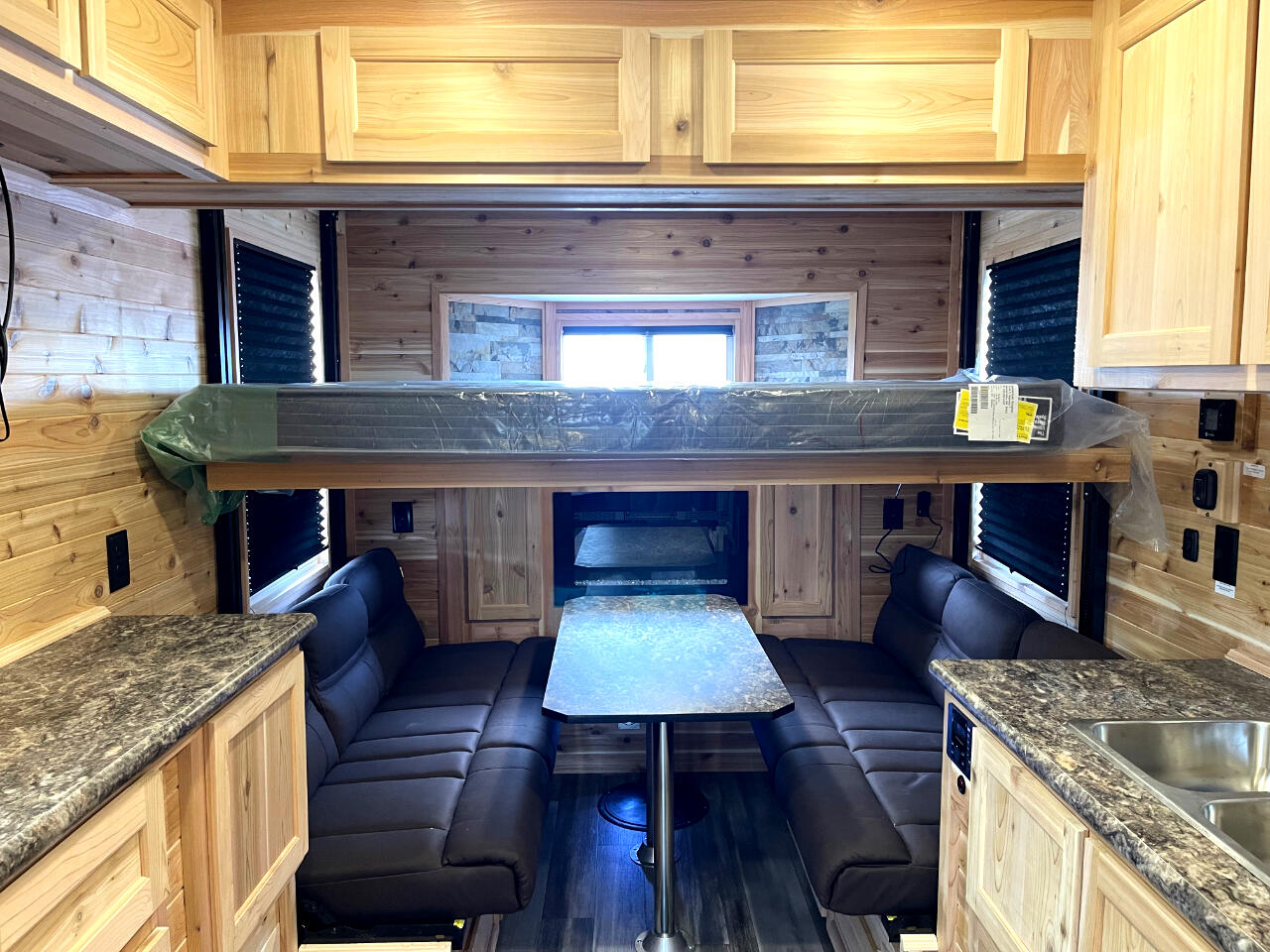 Ice Castle 8x17 Itasca ZR-17  2026 Ice Castle 8x17 Itasca ZR-17  2026