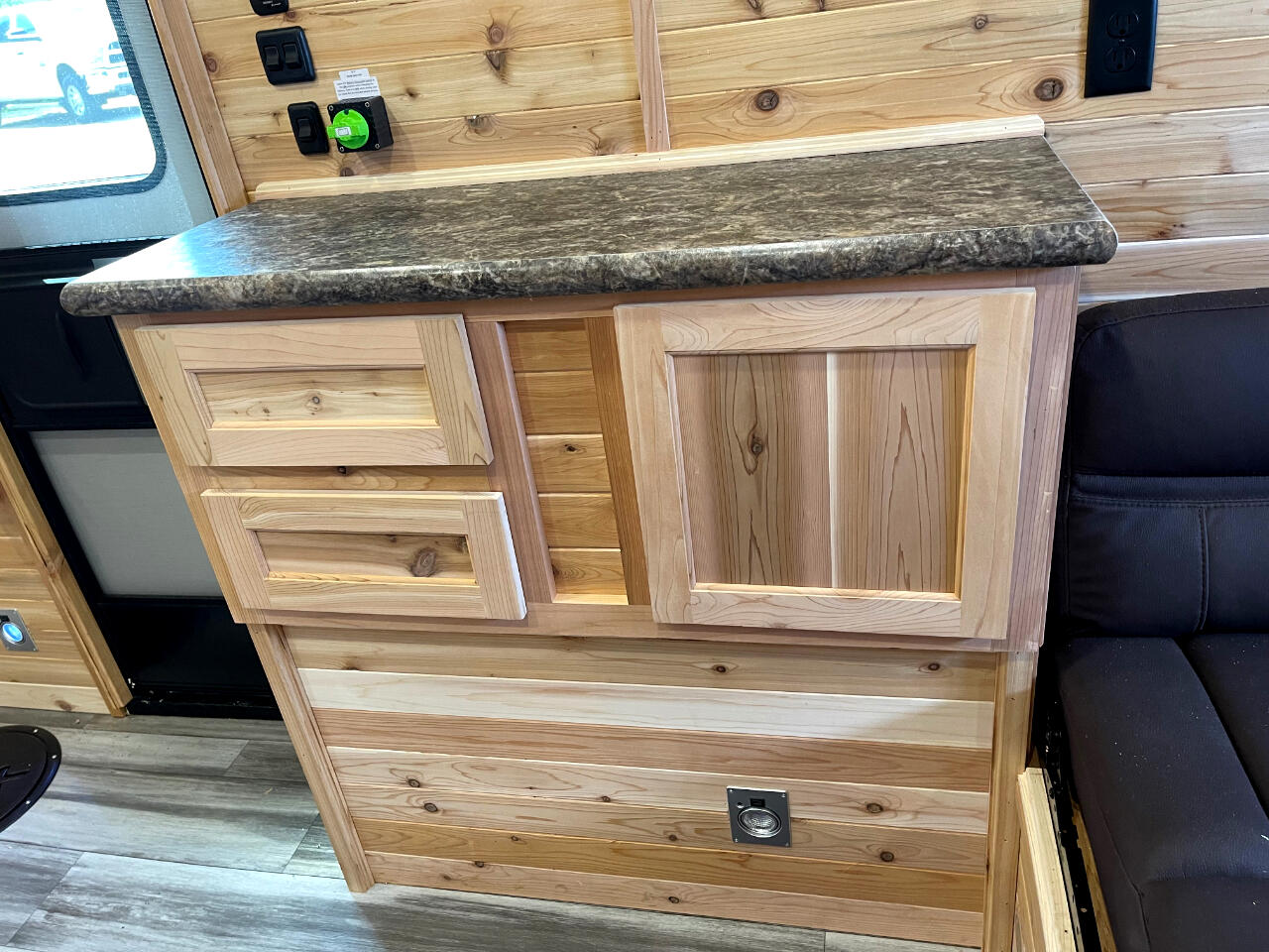 Ice Castle 8x17 Itasca ZR-17  2026 Ice Castle 8x17 Itasca ZR-17  2026