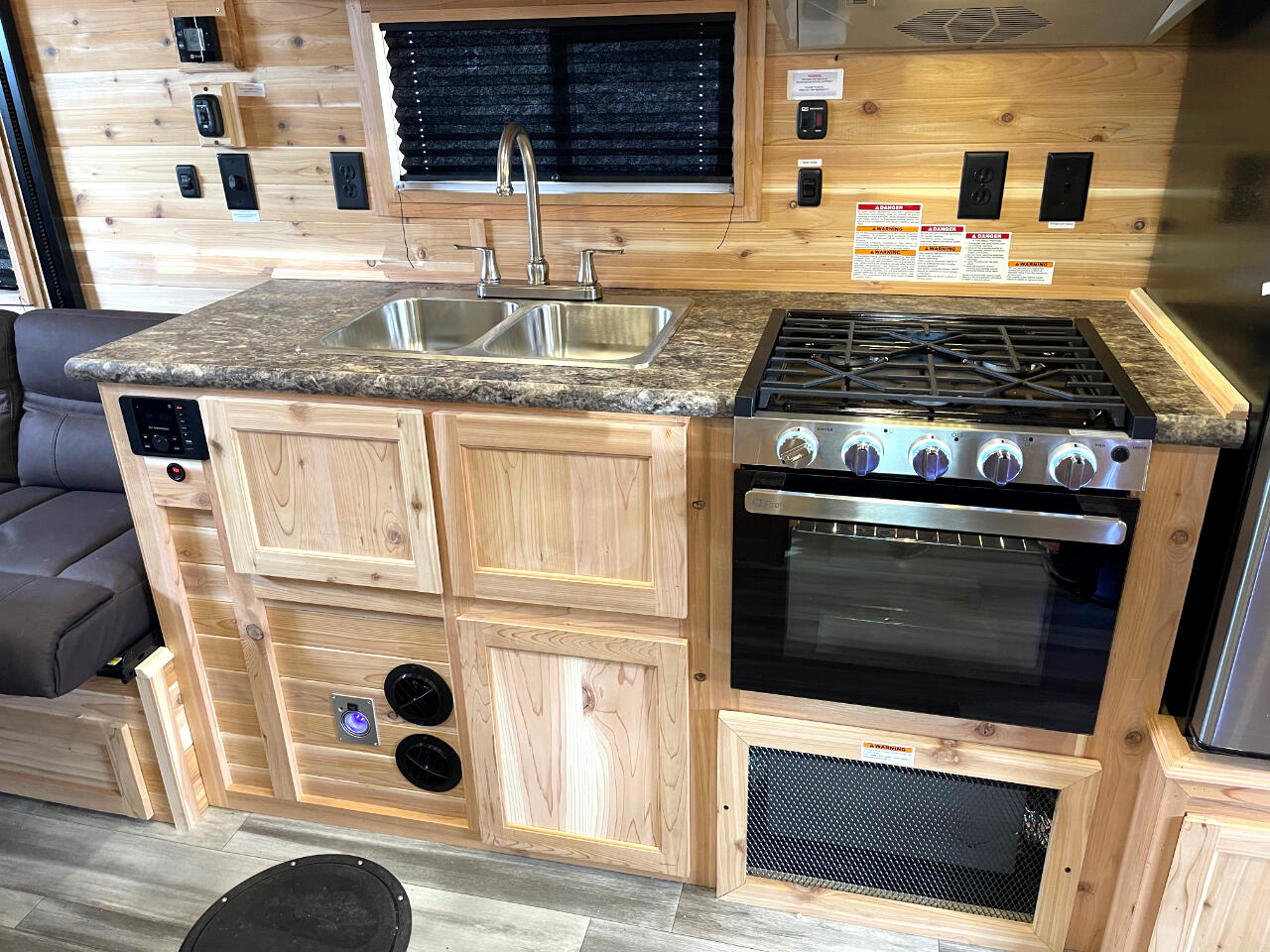 Ice Castle 8x17 Itasca ZR-17  2026 Ice Castle 8x17 Itasca ZR-17  2026