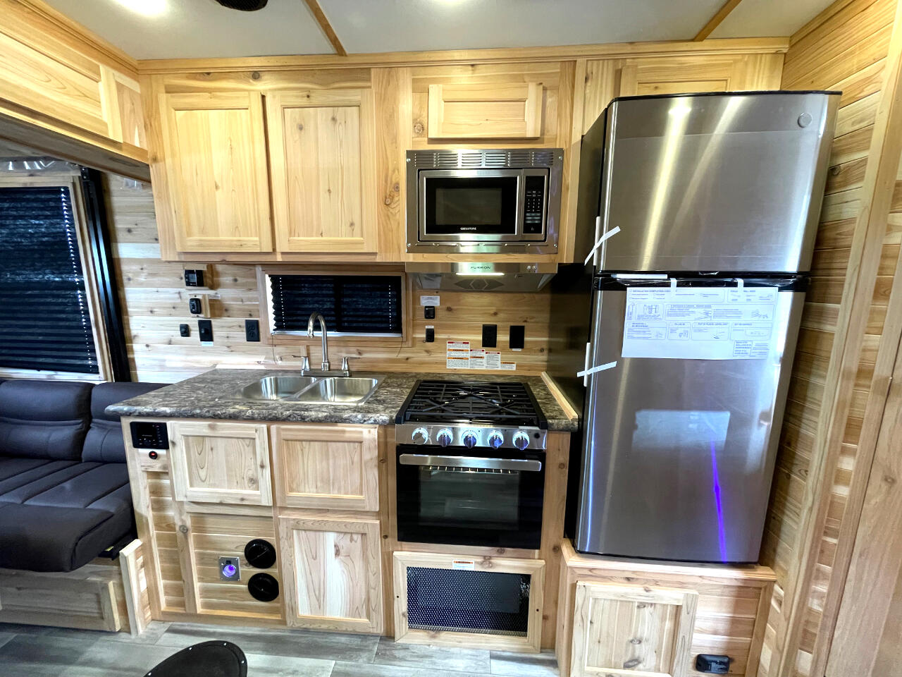 Ice Castle 8x17 Itasca ZR-17  2026 Ice Castle 8x17 Itasca ZR-17  2026