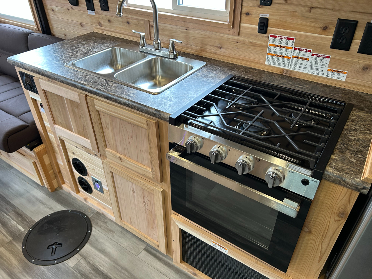 Ice Castle 8x17 Itasca ZR-17  2026 Ice Castle 8x17 Itasca ZR-17  2026