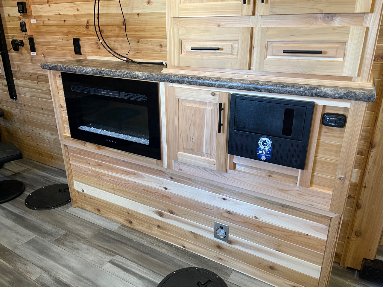 Ice Castle 8x26V Bear Cave  2026 Ice Castle 8x26V Bear Cave  2026