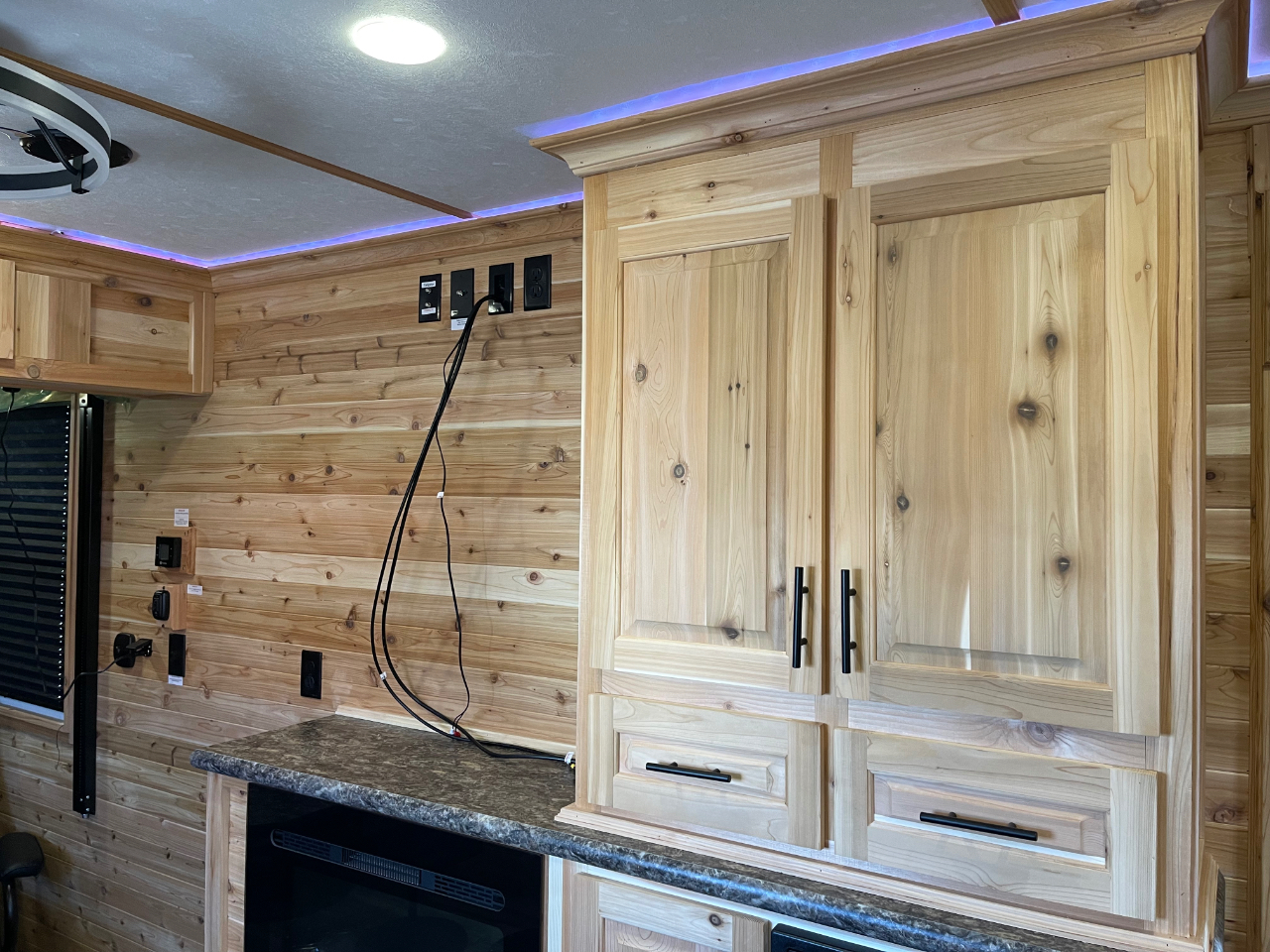 Ice Castle 8x26V Bear Cave  2026 Ice Castle 8x26V Bear Cave  2026