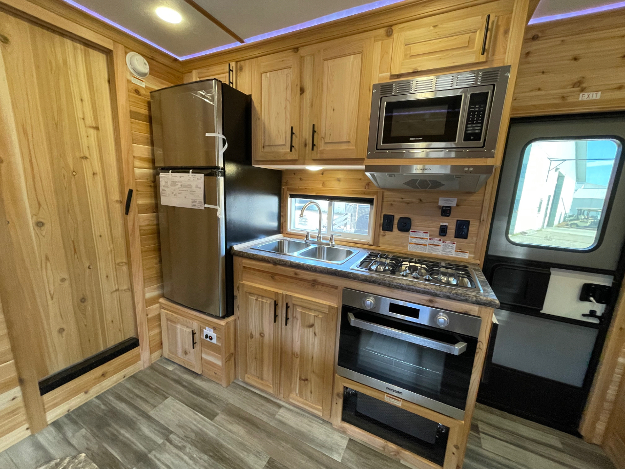 Ice Castle 8x26V Bear Cave  2026 Ice Castle 8x26V Bear Cave  2026