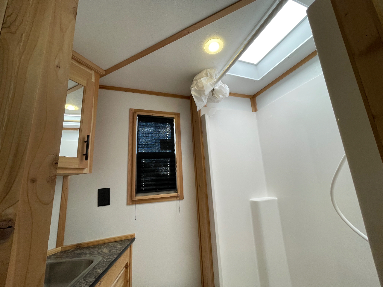 Ice Castle 8x26V Bear Cave  2026 Ice Castle 8x26V Bear Cave  2026