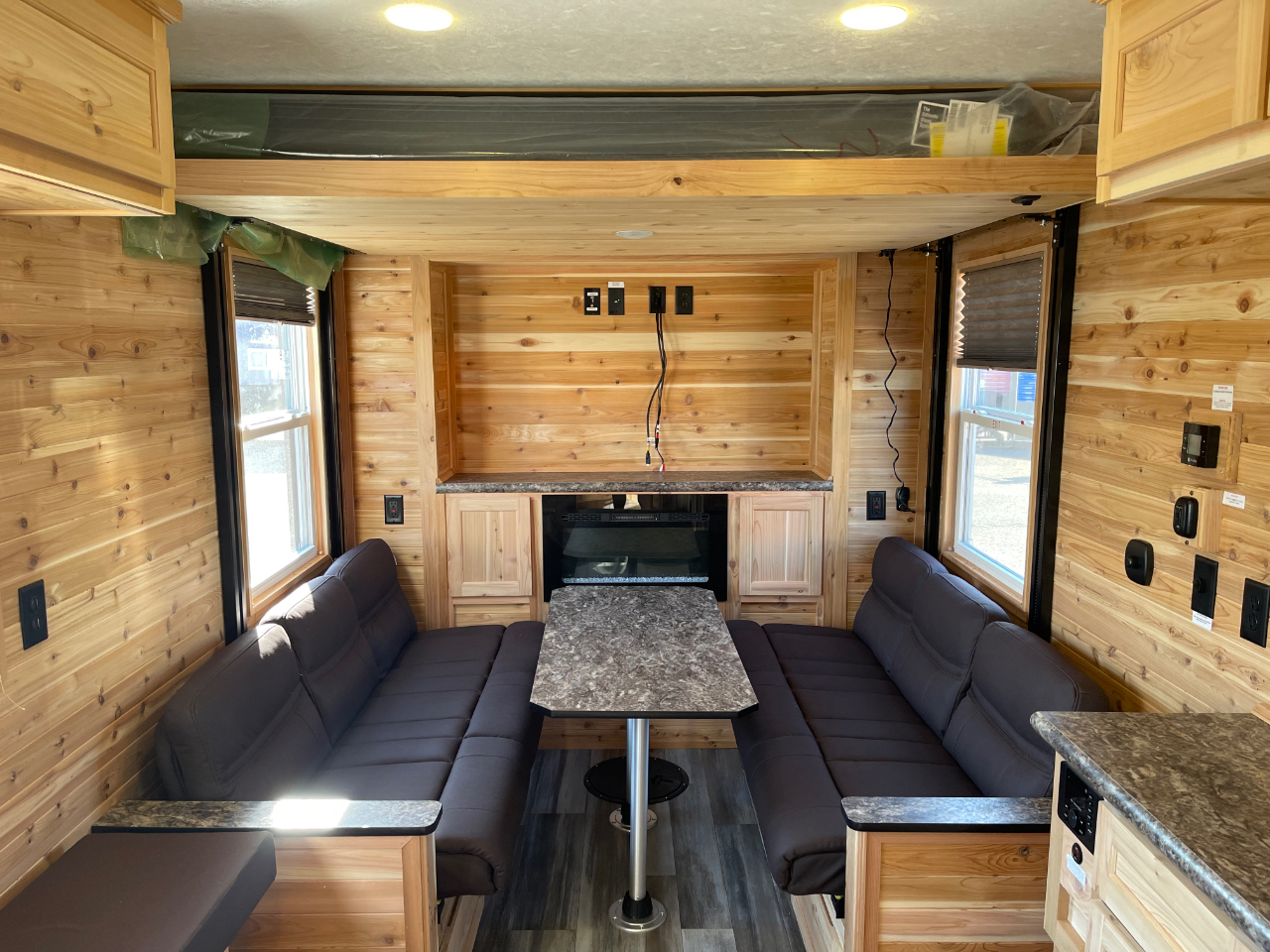 Ice Castle 8x21 Itasca ZR-21  2026 Ice Castle 8x21 Itasca ZR-21  2026