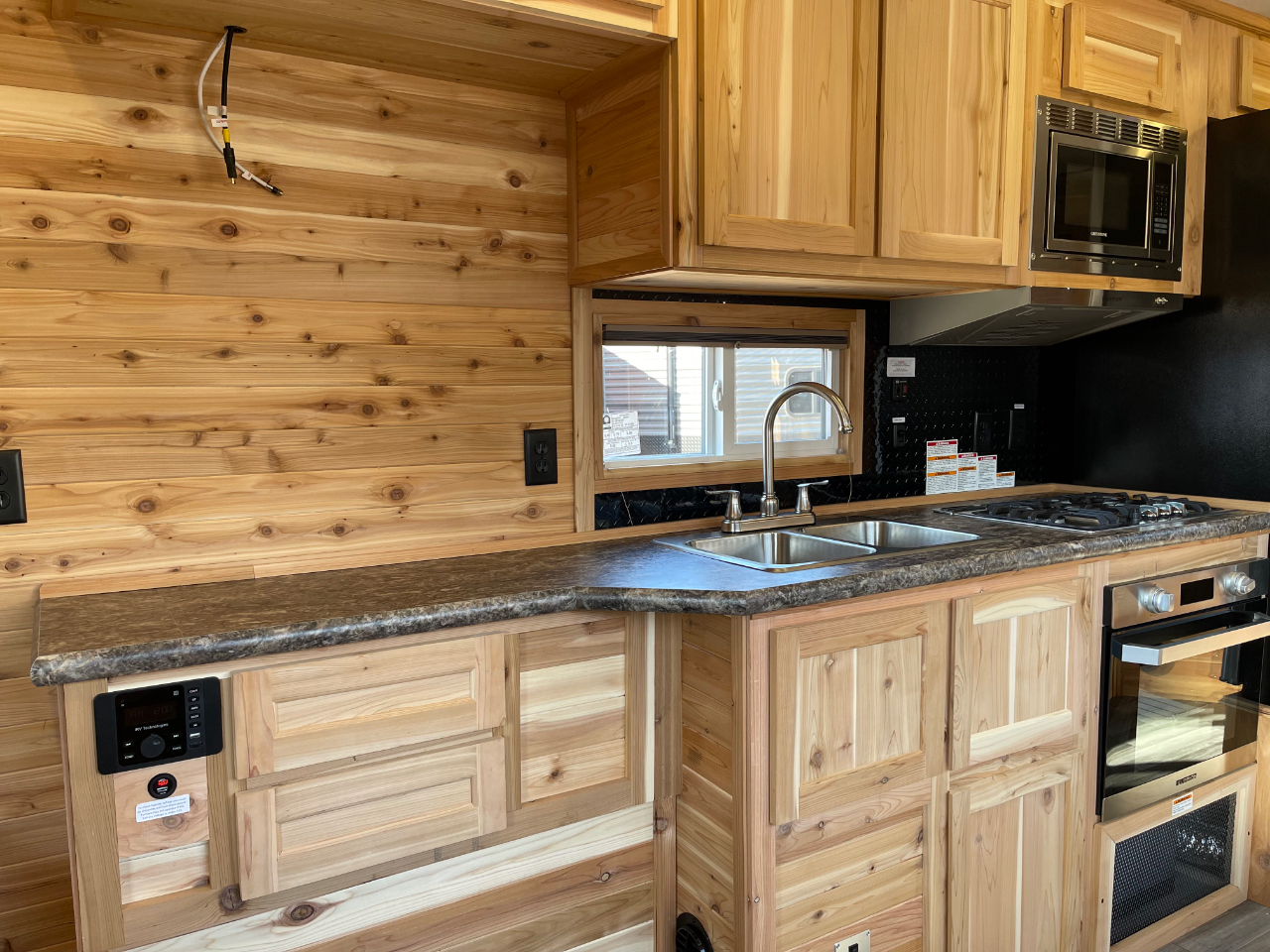 Ice Castle 8x21 Itasca ZR-21  2026 Ice Castle 8x21 Itasca ZR-21  2026