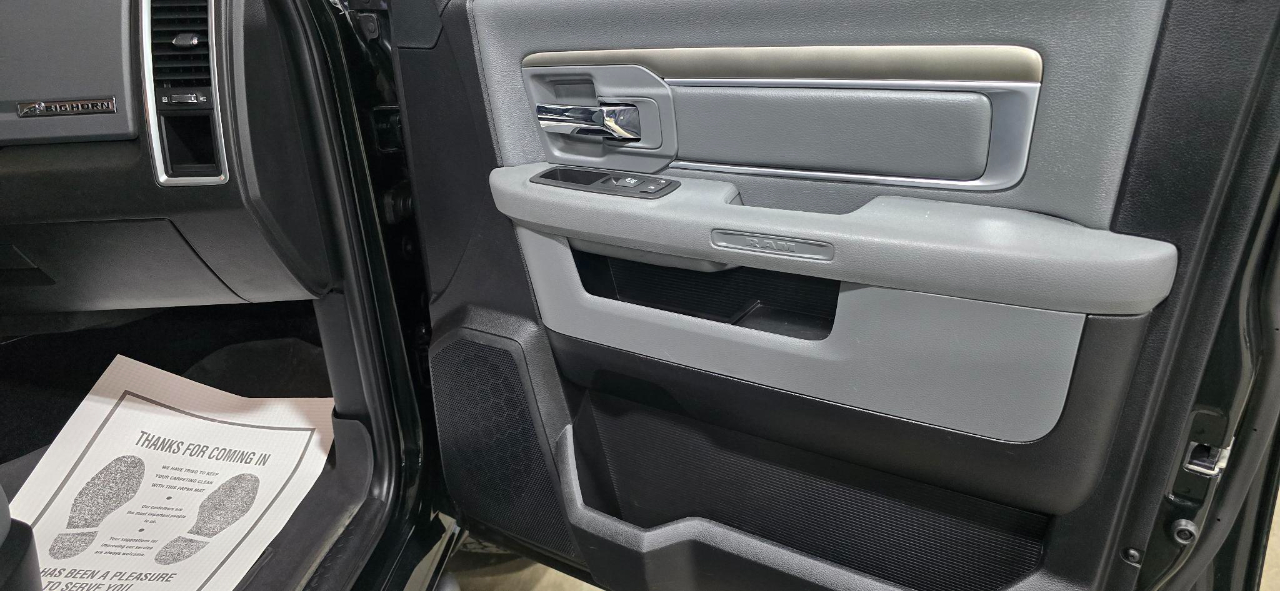 RAM 1500 Big Horn 4x4 Crew Cab 5'7" Box 2017 RAM 1500 Big Horn 4x4 Crew Cab 5'7" Box 2017