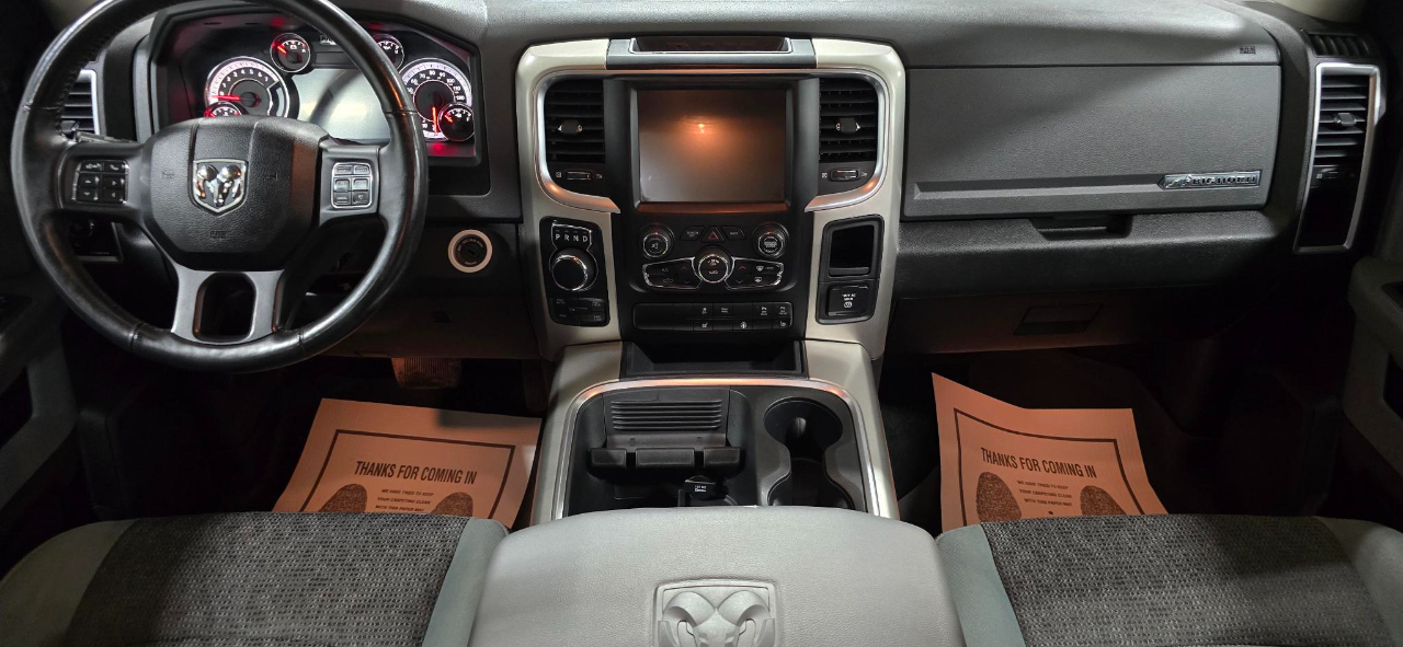 RAM 1500 Big Horn 4x4 Crew Cab 5'7" Box 2017 RAM 1500 Big Horn 4x4 Crew Cab 5'7" Box 2017