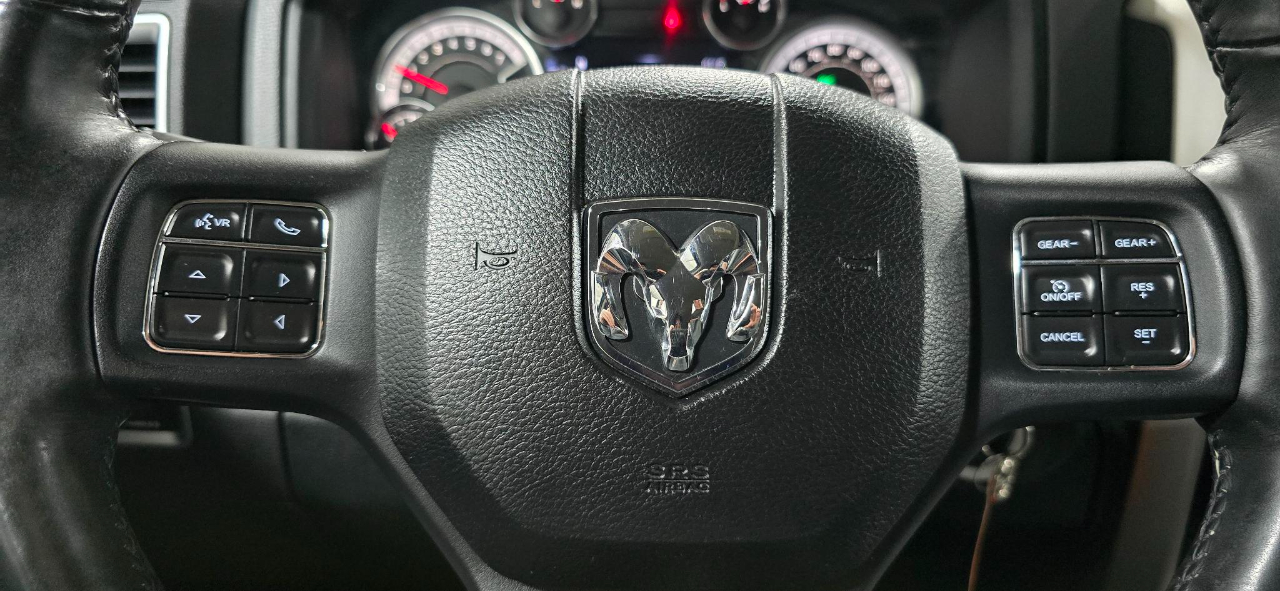 RAM 1500 Big Horn 4x4 Crew Cab 5'7" Box 2017 RAM 1500 Big Horn 4x4 Crew Cab 5'7" Box 2017