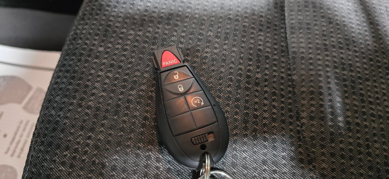 RAM 1500 Big Horn 4x4 Crew Cab 5'7" Box 2017 RAM 1500 Big Horn 4x4 Crew Cab 5'7" Box 2017