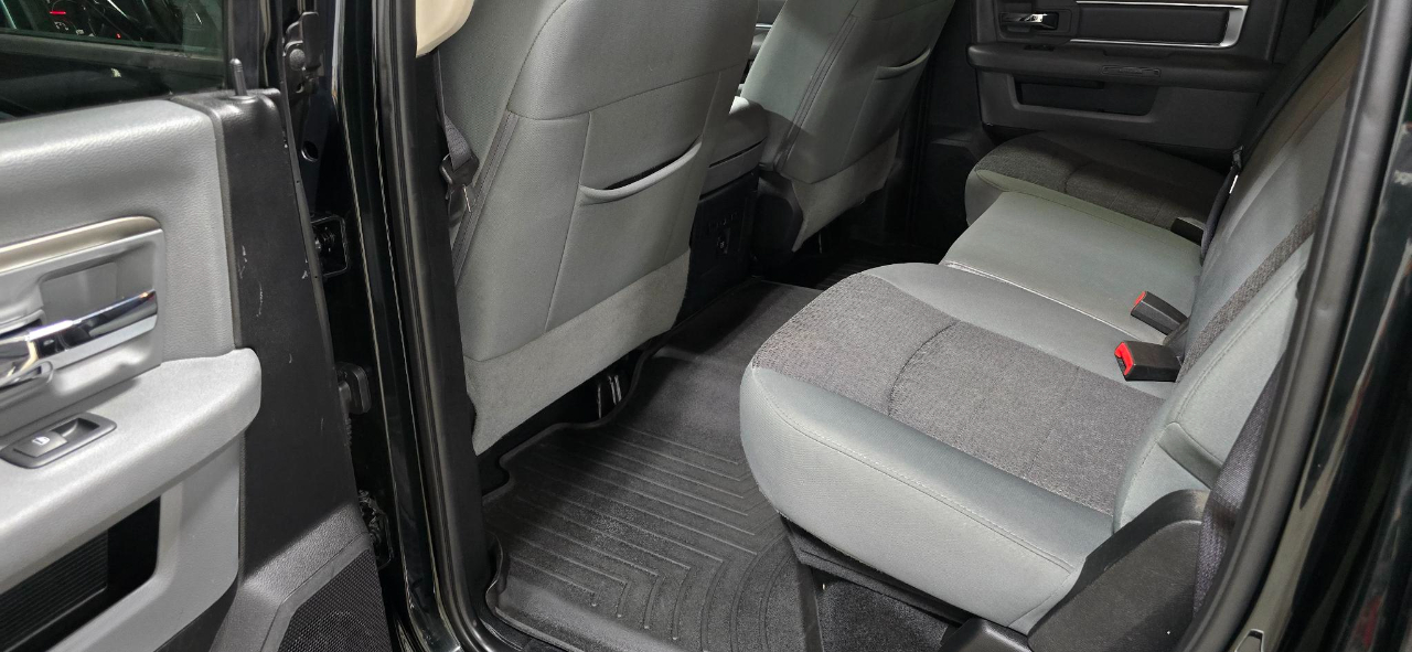 RAM 1500 Big Horn 4x4 Crew Cab 5'7" Box 2017 RAM 1500 Big Horn 4x4 Crew Cab 5'7" Box 2017