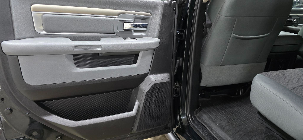 RAM 1500 Big Horn 4x4 Crew Cab 5'7" Box 2017 RAM 1500 Big Horn 4x4 Crew Cab 5'7" Box 2017