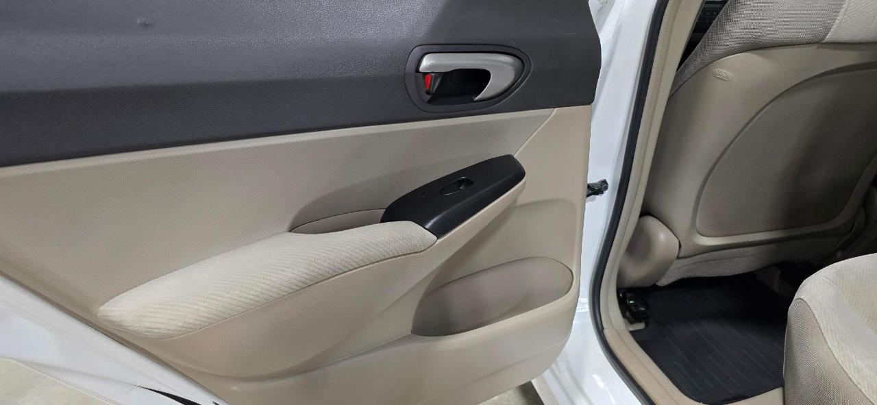 Honda Civic LX Sedan 5-Speed AT 2009