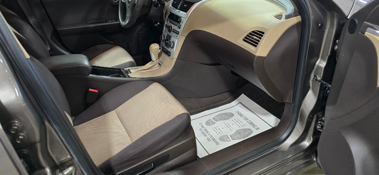 Chevrolet Malibu LS 2012