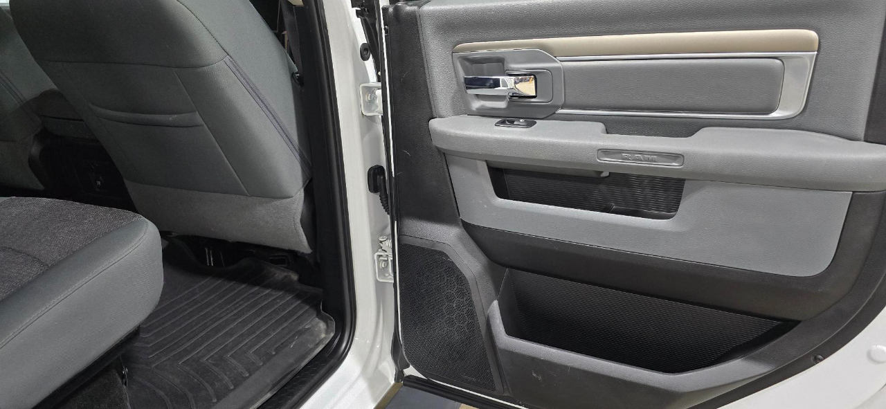 RAM 1500 Big Horn Crew Cab 4WD 2017