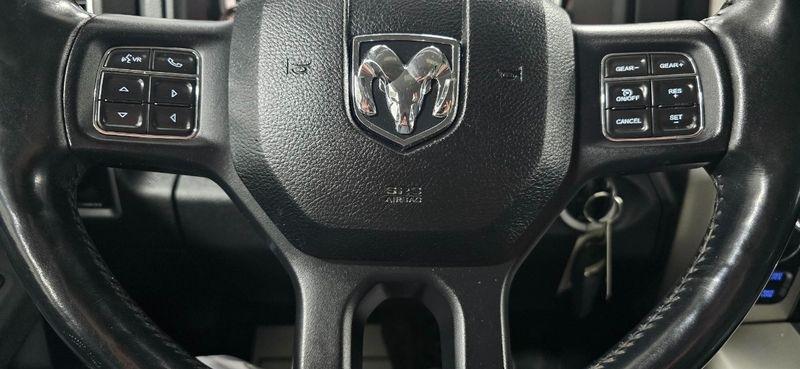 RAM 1500 Big Horn Crew Cab 4WD 2017