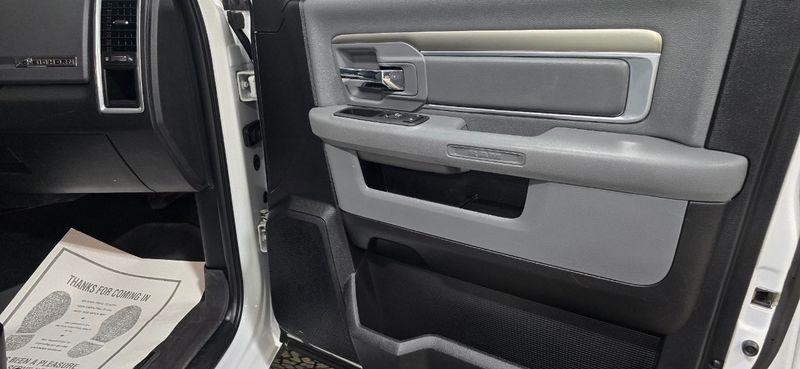 RAM 1500 Big Horn Crew Cab 4WD 2017