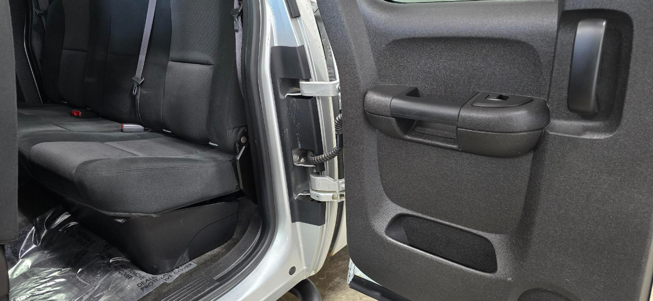 Chevrolet Silverado 1500 LS Extended Cab 4WD 2011