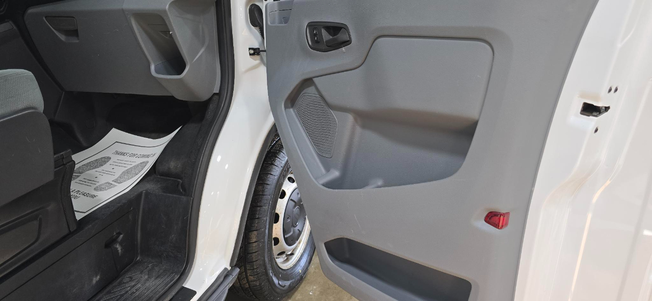 Ford Transit 250 Van Med. Roof w/Sliding Pass. 148-in. WB 2015