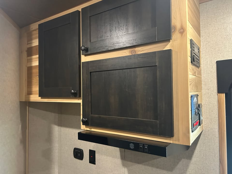 Glacier A817LE  2022