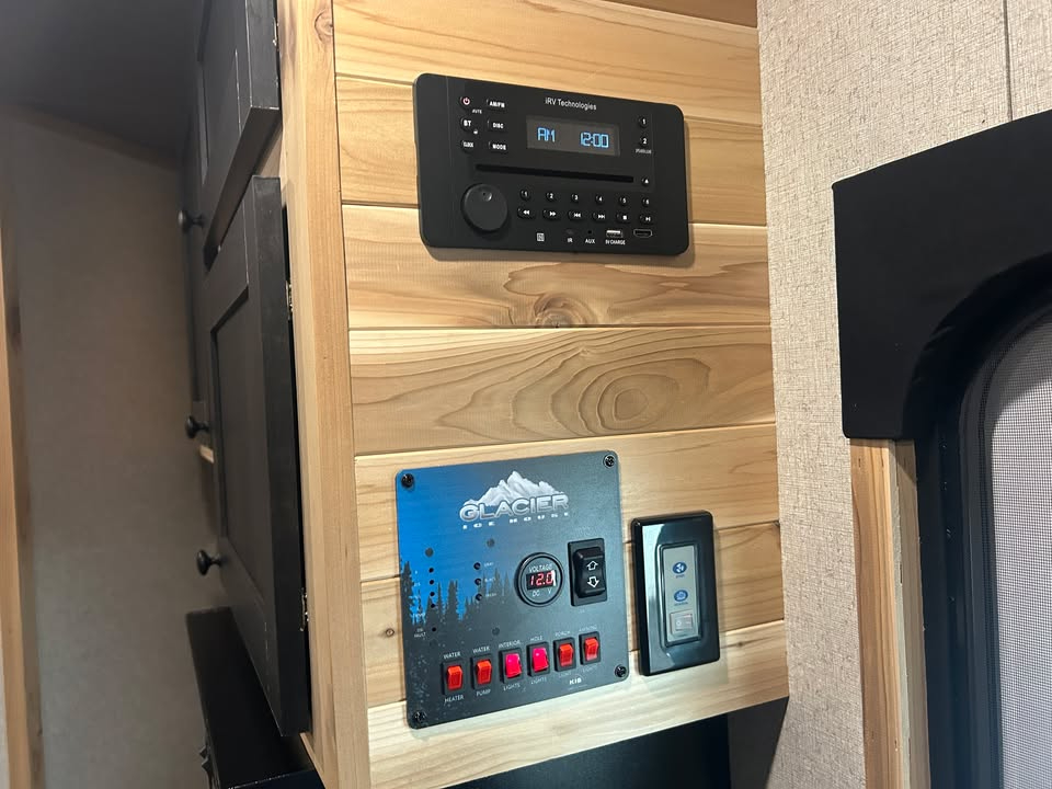 Glacier A817LE  2022