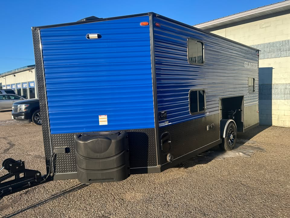 Glacier A817LE  2022