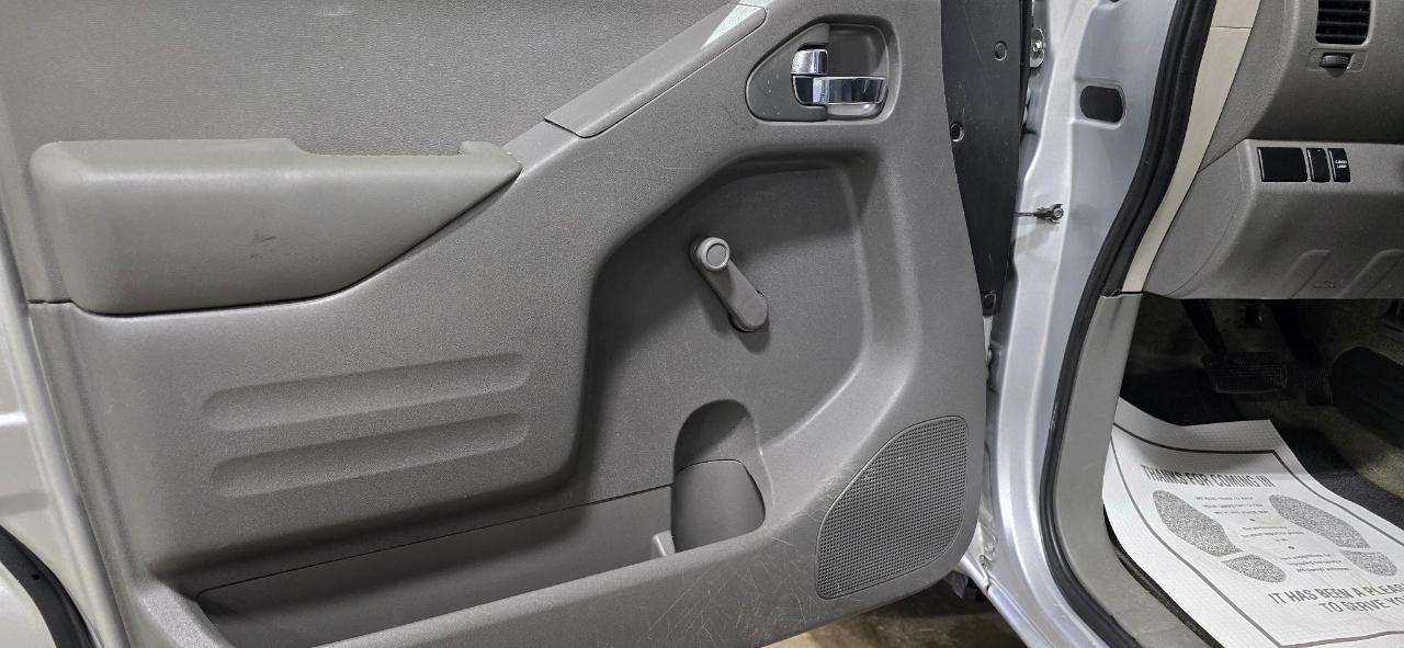 Nissan Frontier S Crew Cab 5AT 2WD 2015