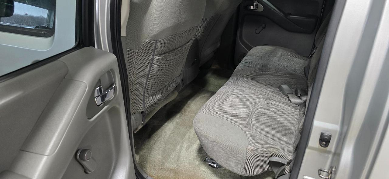 Nissan Frontier S Crew Cab 5AT 2WD 2015