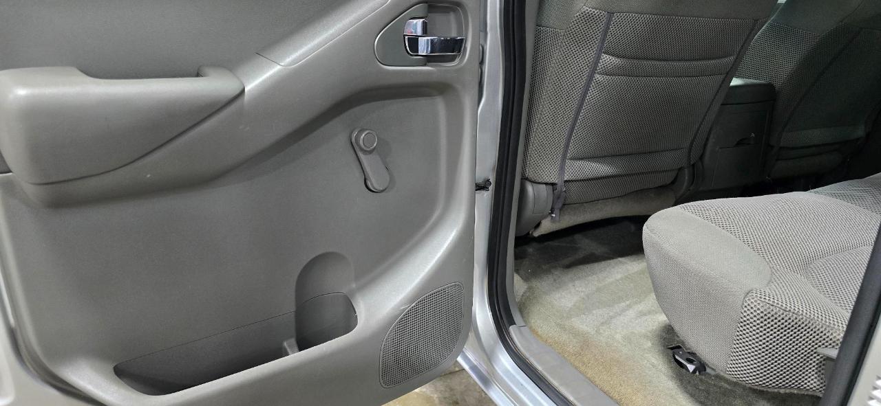 Nissan Frontier S Crew Cab 5AT 2WD 2015