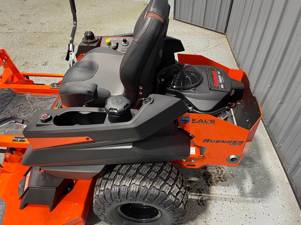 Bad Boy Mowers ZT 54in Avenger Kawasaki FR691 23HP  2026