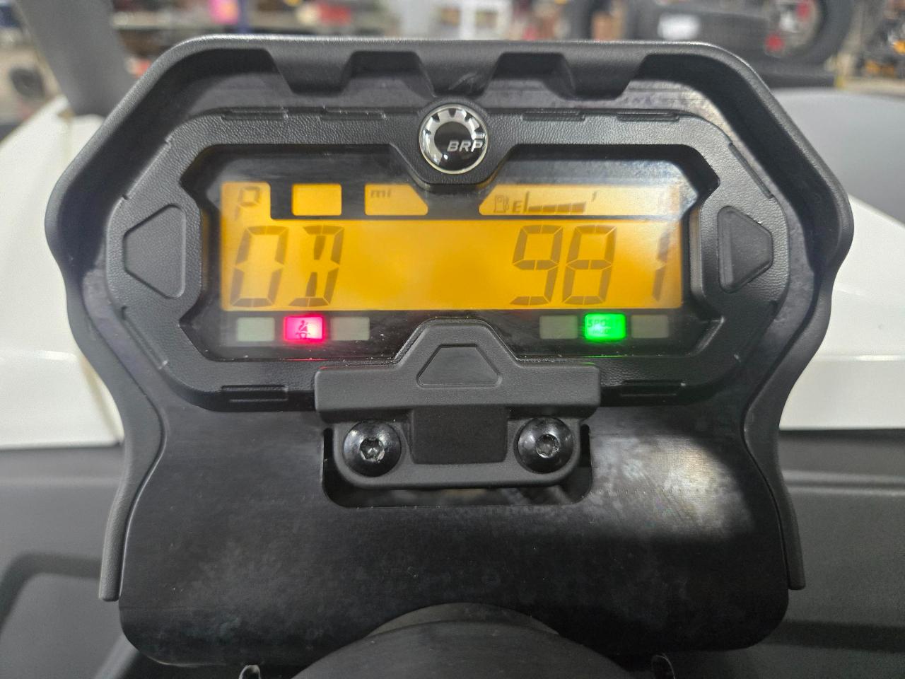 Can-Am Maverick 1000R  2016