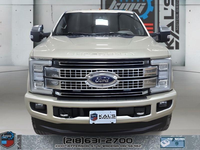 Ford F-250 SD Platinum Crew Cab Long Bed 4WD 2017