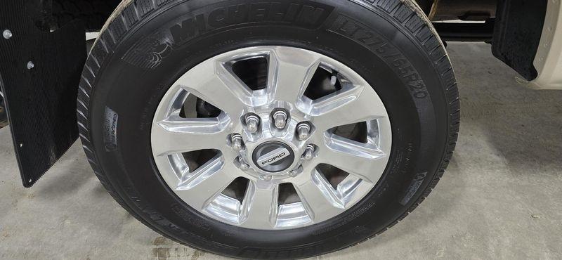 Ford F-250 SD Platinum Crew Cab Long Bed 4WD 2017