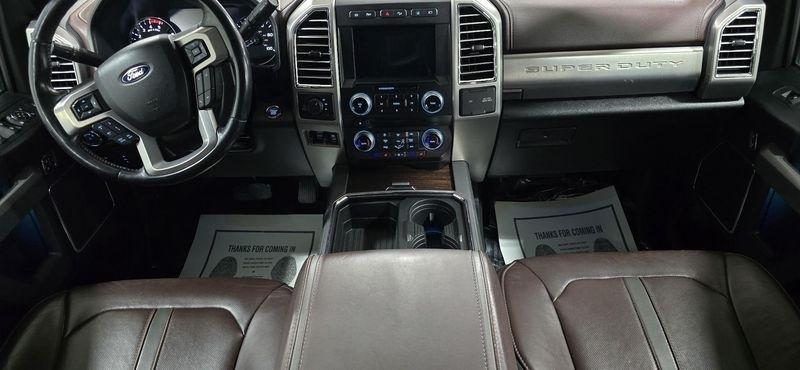 Ford F-250 SD Platinum Crew Cab Long Bed 4WD 2017