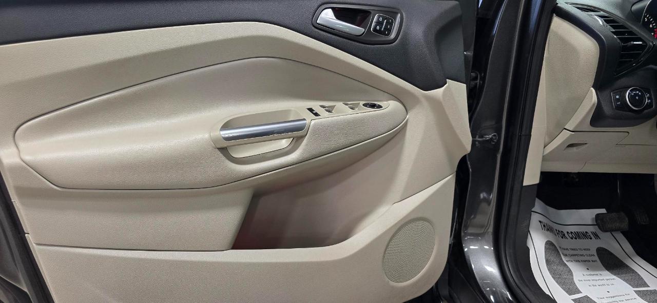 Ford Escape Titanium 4WD 2017