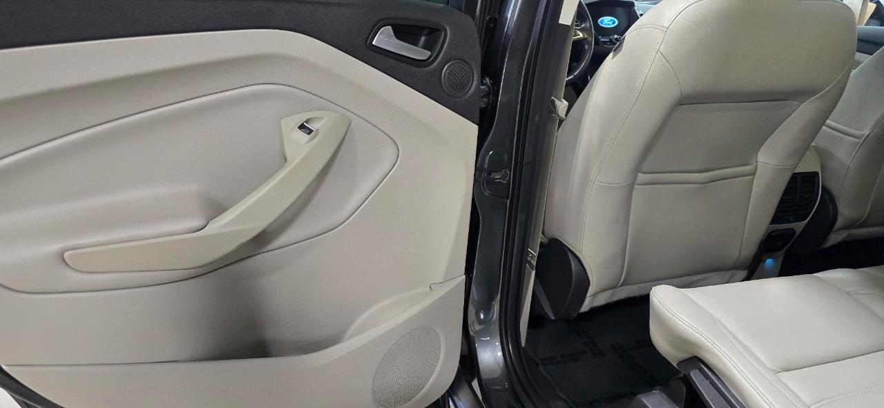 Ford Escape Titanium 4WD 2017