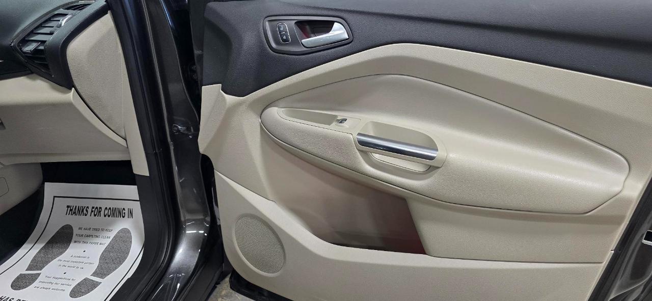 Ford Escape Titanium 4WD 2017