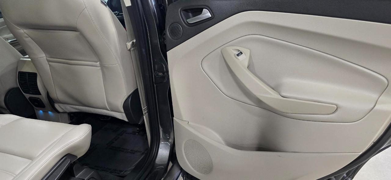 Ford Escape Titanium 4WD 2017