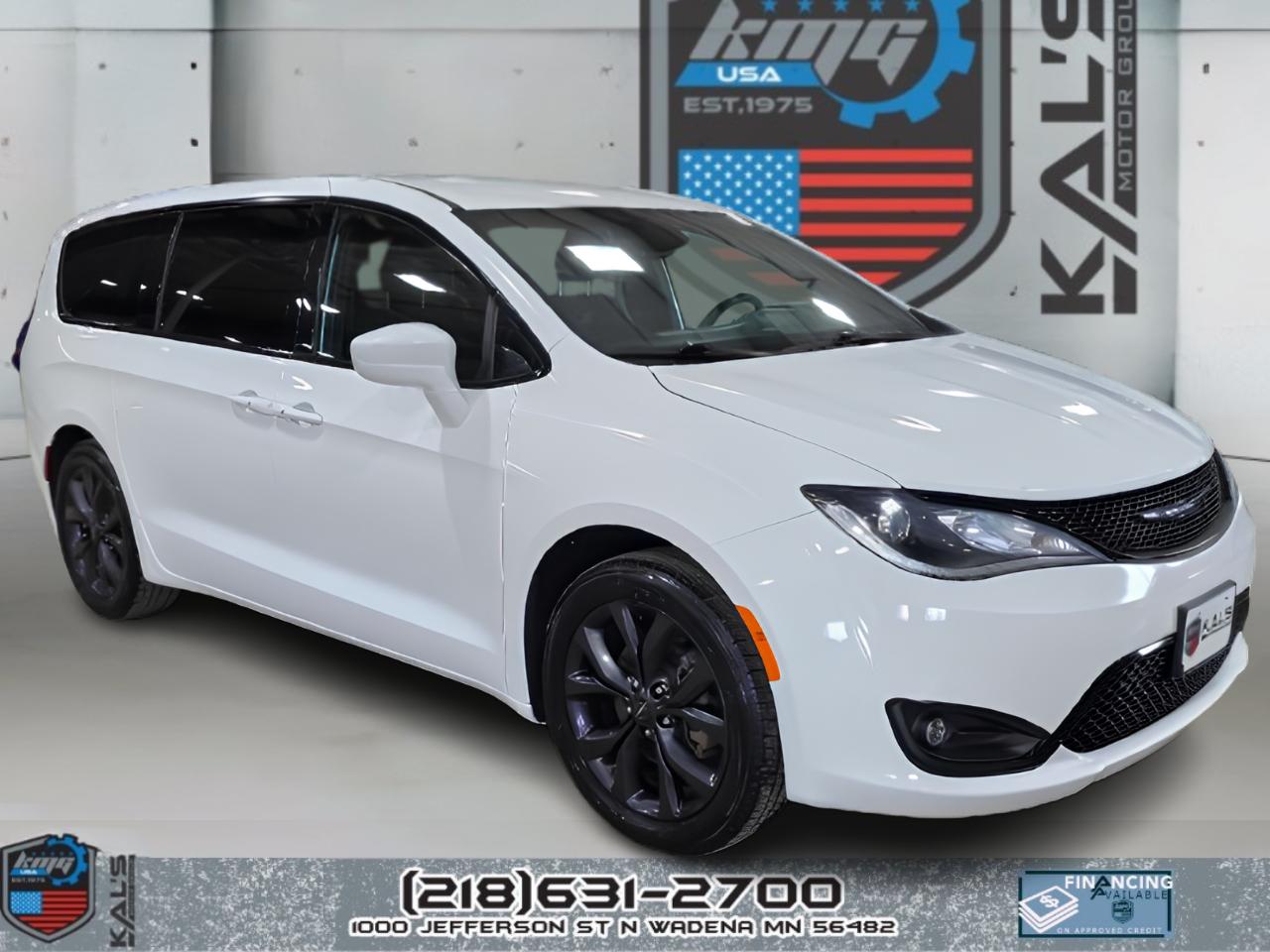 2020 Chrysler Pacifica Touring's photo
