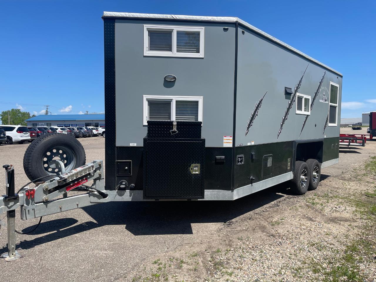 Ice Castle 8x18v T-Rec JR RV  2025