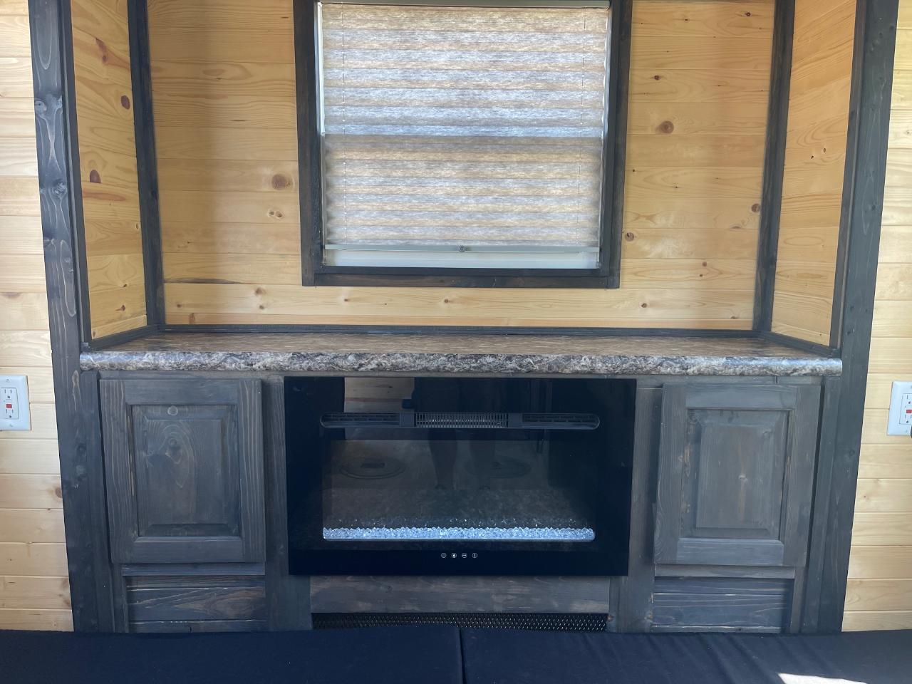 Ice Castle 8x18v T-Rec JR RV  2025