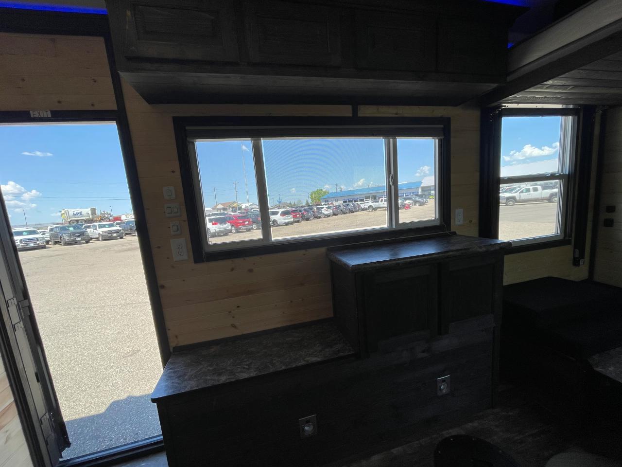 Ice Castle 8x18v T-Rec JR RV  2025
