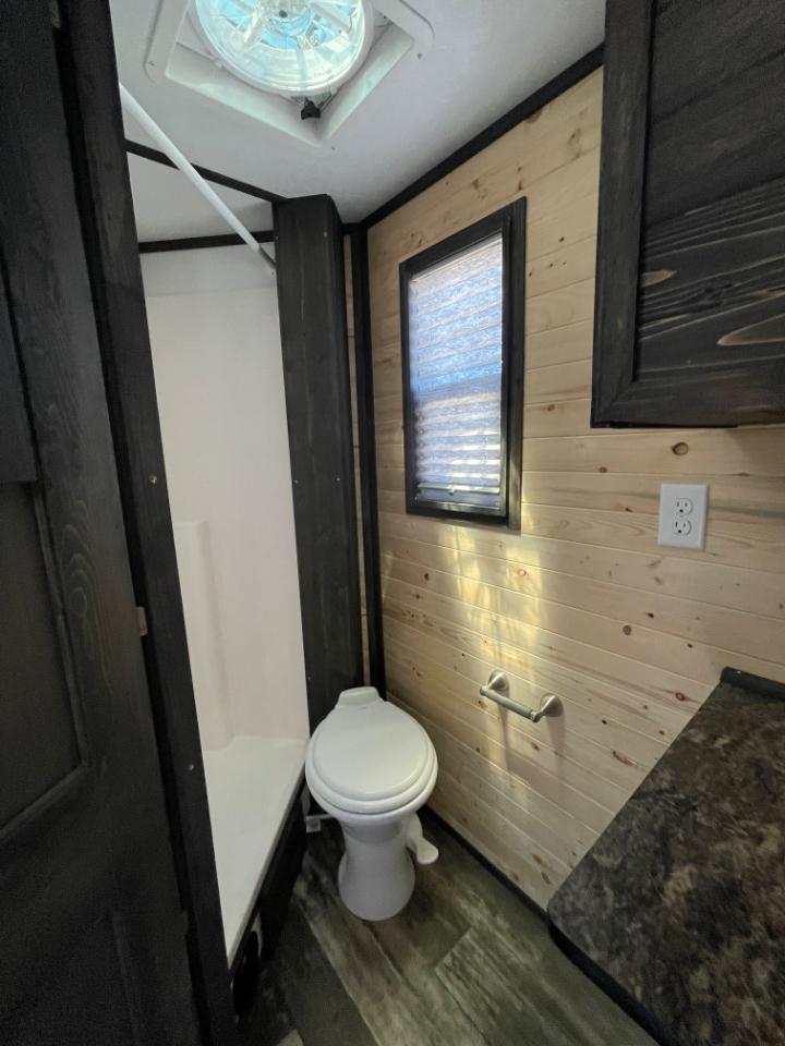 Ice Castle 8x18v T-Rec JR RV  2025
