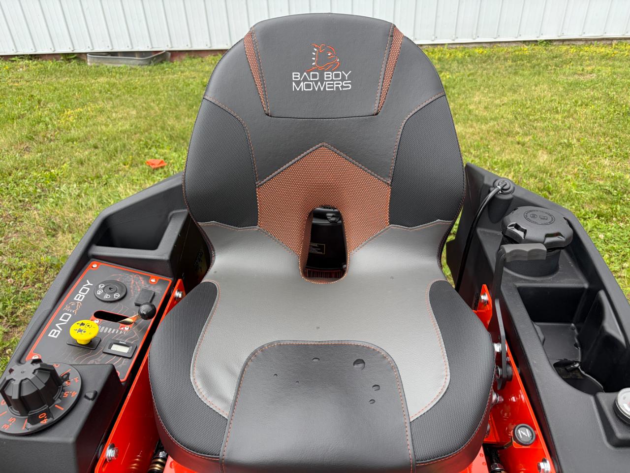 Bad Boy Mowers ZT 54in Avenger Kawasaki FR691 23HP  2026