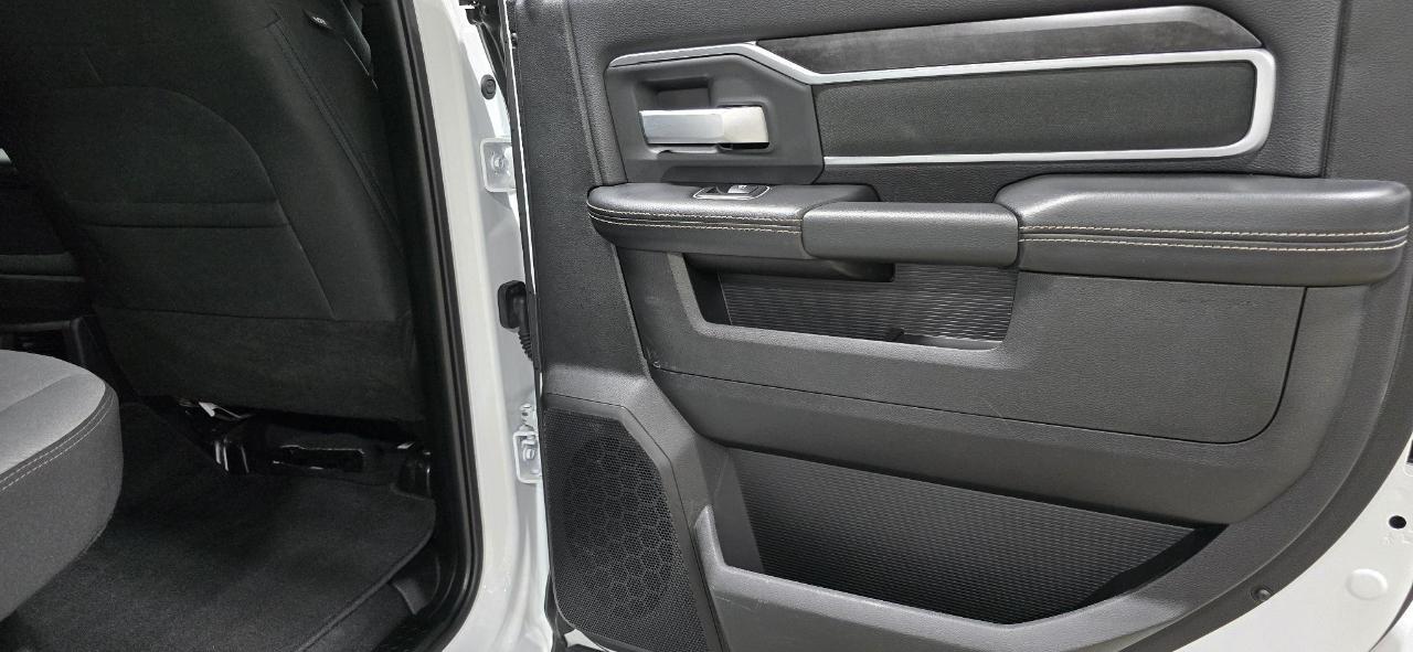 RAM 2500 Big Horn Crew Cab 4WD 2024