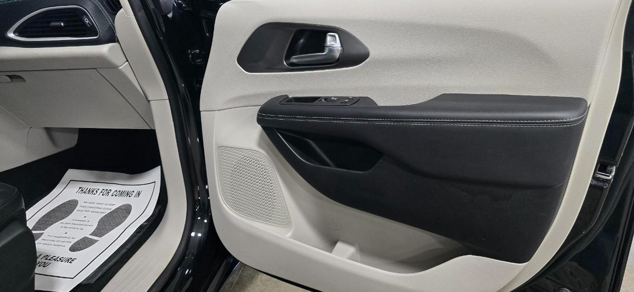 Chrysler Pacifica Hybrid Touring L 2023
