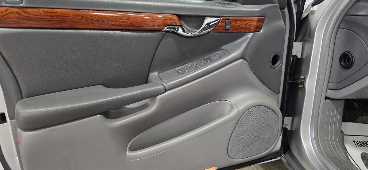 Cadillac DeVille Sedan 2005
