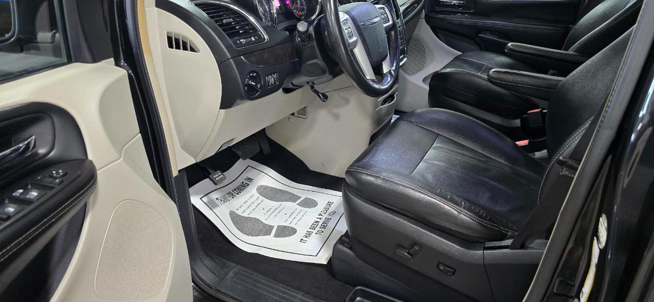 Chrysler Town & Country Touring-L 2016